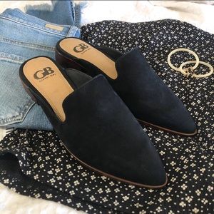 Gianni Bini Pointed Toe Black Mules